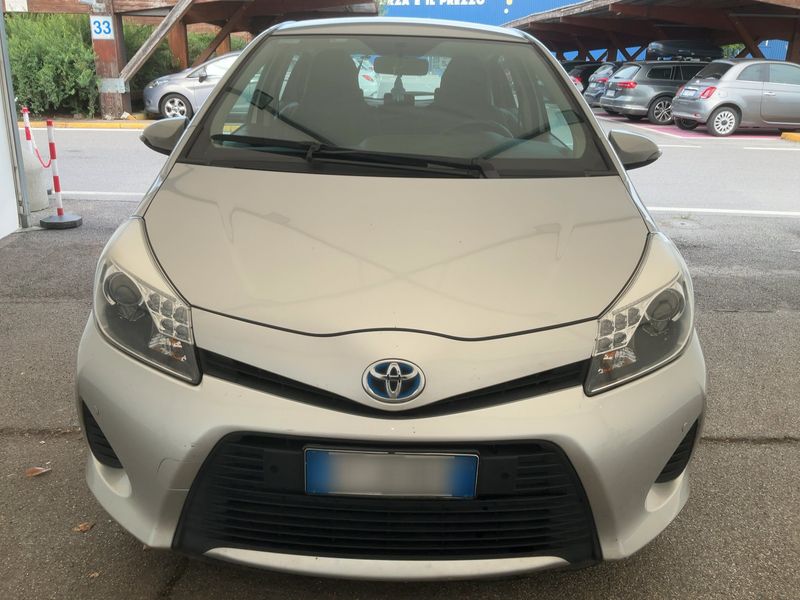 Toyota Yaris 1.5 Hybrid Lounge — zdjęcie 9