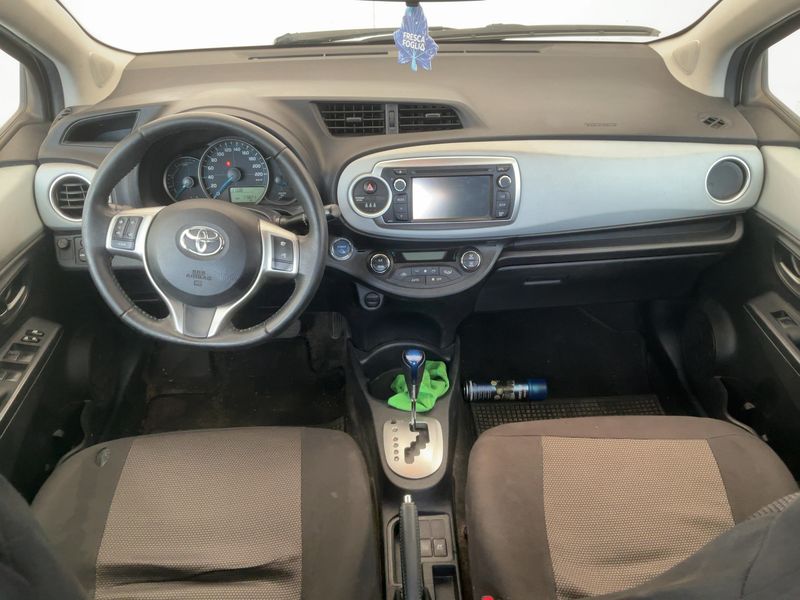 Toyota Yaris 1.5 Hybrid Lounge — zdjęcie 12