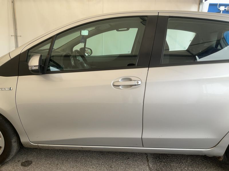 Toyota Yaris 1.5 Hybrid Lounge — zdjęcie 4