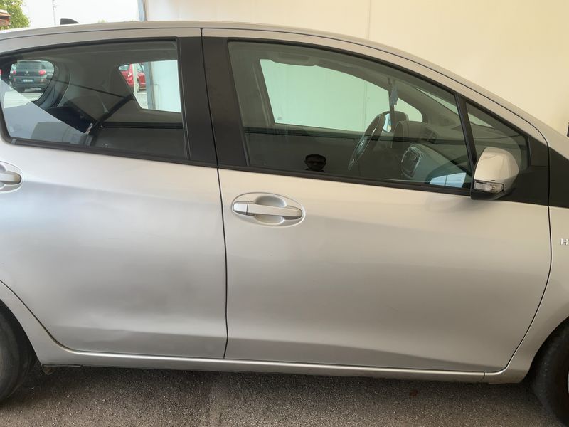 Toyota Yaris 1.5 Hybrid Lounge — zdjęcie 7