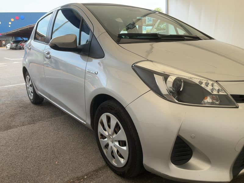 Toyota Yaris 1.5 Hybrid Lounge — zdjęcie 8