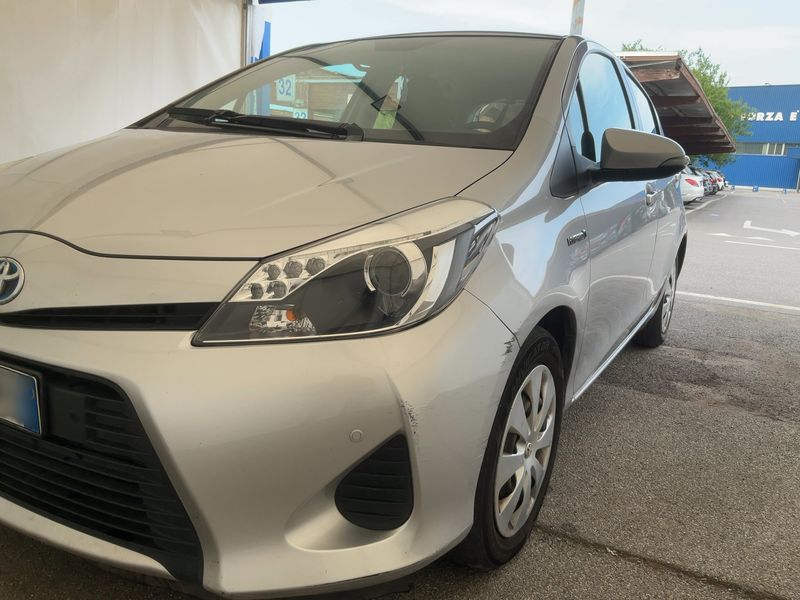 Toyota Yaris 1.5 Hybrid Lounge — zdjęcie 2