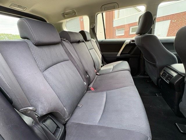 Toyota Land Cruiser 2.8 D-4D Comfort — zdjęcie 13