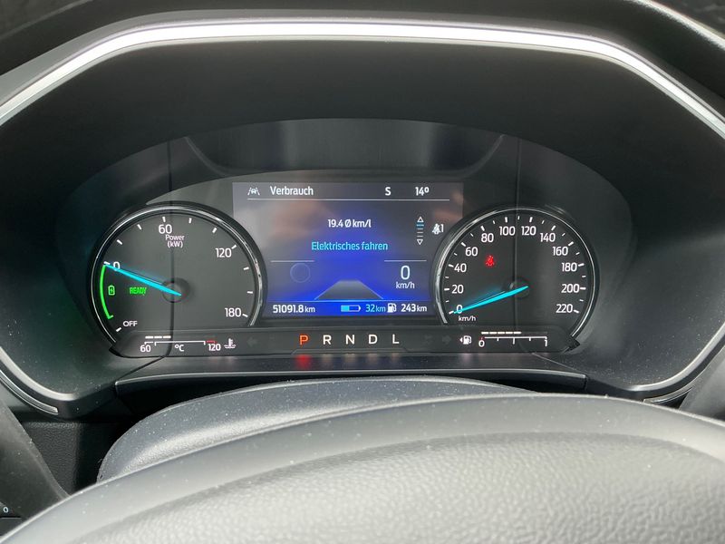 Ford Kuga 2.5 Plug-in Hybrid Titanium — zdjęcie 13