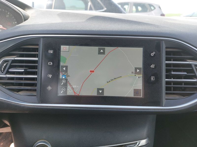 Peugeot 308 1.6 Blue-HDi Premium Pack — zdjęcie 13