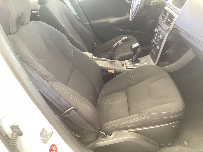 Volvo V40 2.0 D2 Kinetic 2017 – снимка 27