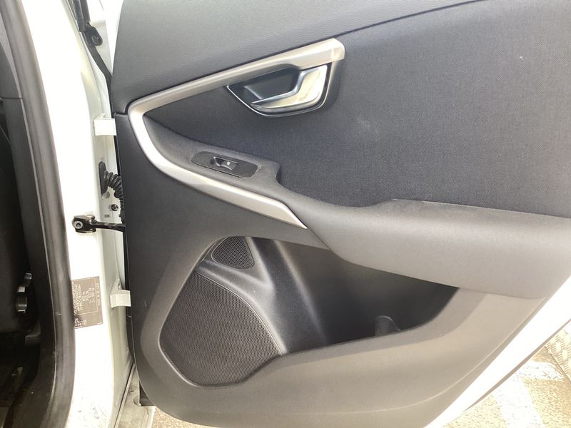 Volvo V40 2.0 D2 Kinetic 2017 – снимка 26