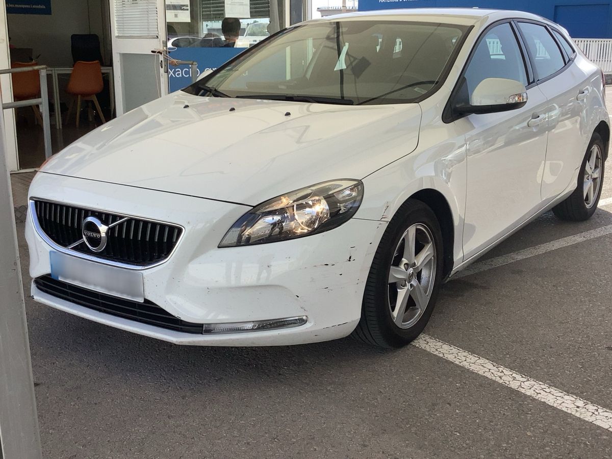 Volvo V40 2017 — photo 1