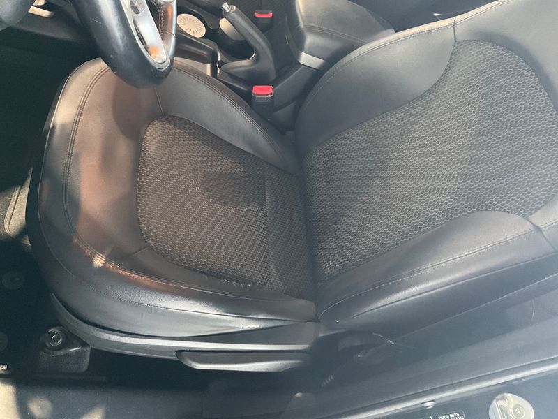 Hyundai ix35 1.7 CRDi Classic 2WD 2013 – снимка 29