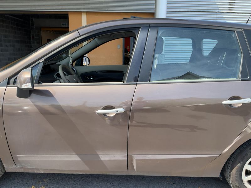 Renault Scenic 1.5 dCi Privilege 2009 – снимка 4