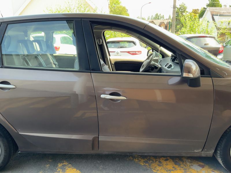 Renault Scenic 1.5 dCi Privilege 2009 – снимка 10
