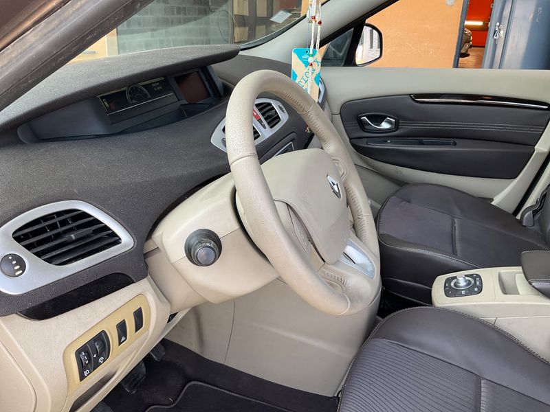Renault Scenic 1.5 dCi Privilege 2009 – снимка 25