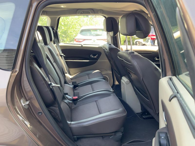 Renault Scenic 1.5 dCi Privilege 2009 – снимка 19