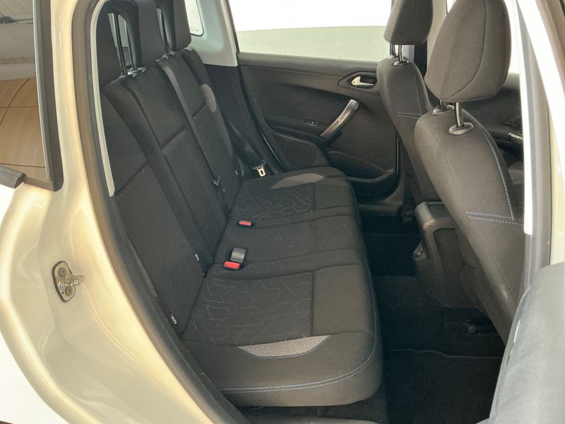 Peugeot 2008 1.2 e-VTi Style — zdjęcie 14