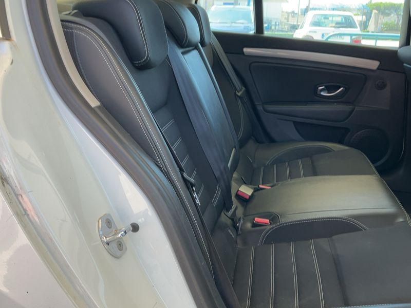 Renault Laguna 2.0 dCi Dynamique R-Link — zdjęcie 14