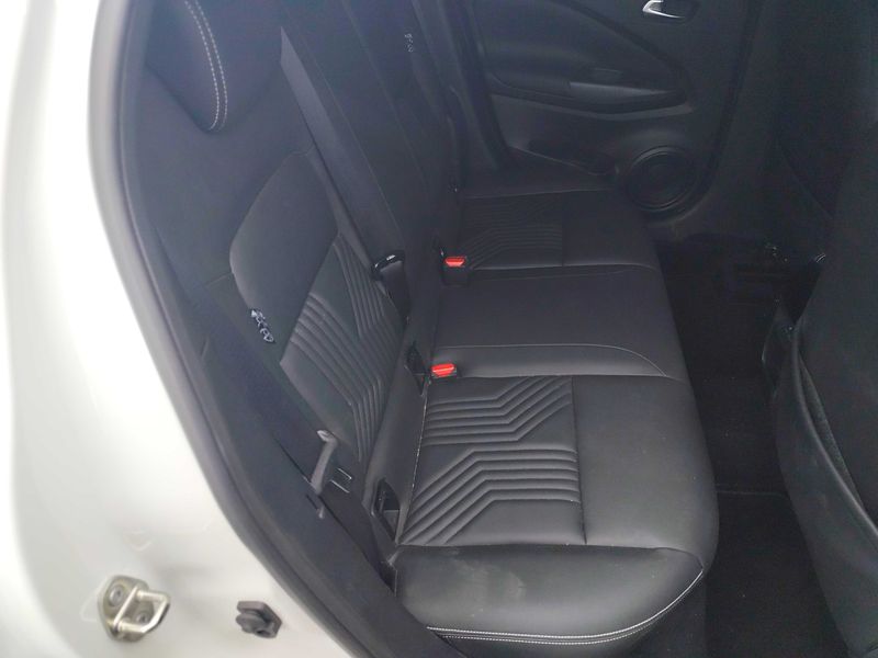 Nissan Juke 1.0 DIG-T Tekna — zdjęcie 14