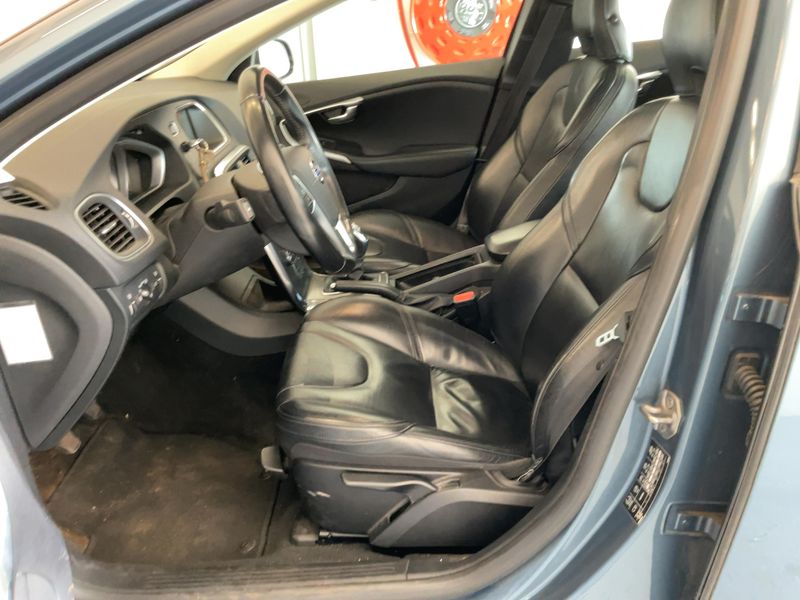 Volvo V40 1.6 D2 Momentum — zdjęcie 11
