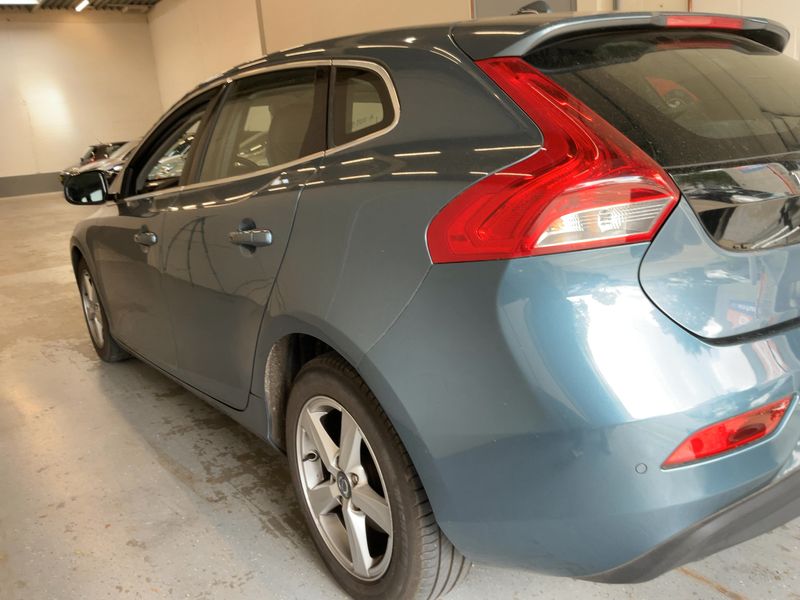 Volvo V40 1.6 D2 Momentum — zdjęcie 3