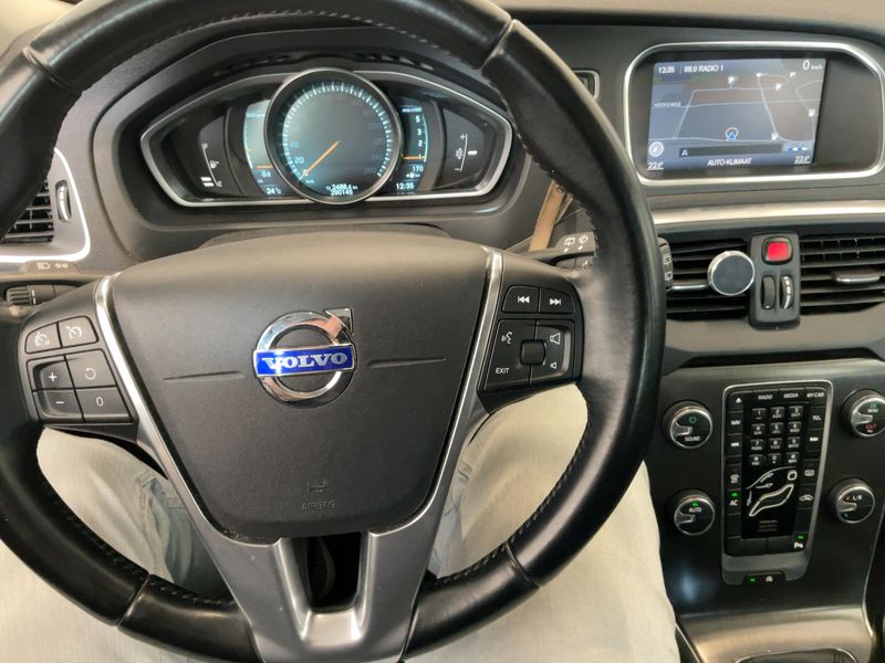 Volvo V40 1.6 D2 Momentum — zdjęcie 12