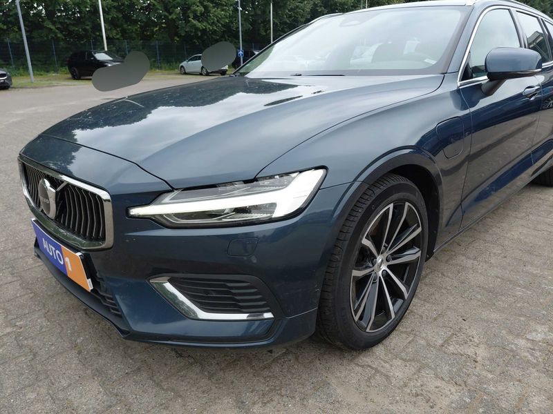 Volvo V60 2.0 T6 Recharge Plug-in Hybrid Core AWD — zdjęcie 2