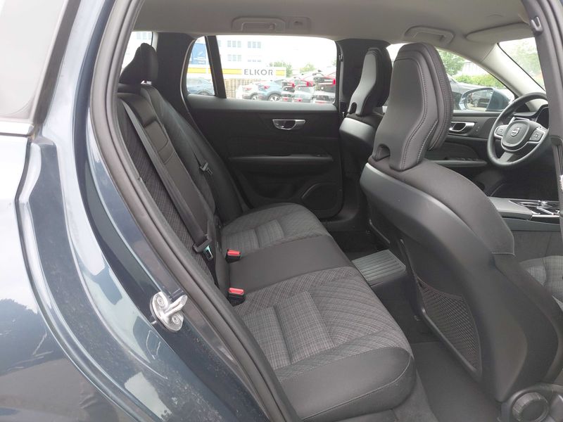 Volvo V60 2.0 T6 Recharge Plug-in Hybrid Core AWD — zdjęcie 14