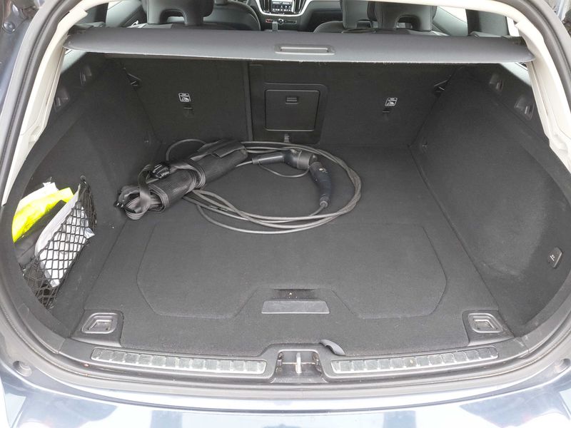 Volvo V60 2.0 T6 Recharge Plug-in Hybrid Core AWD — zdjęcie 9