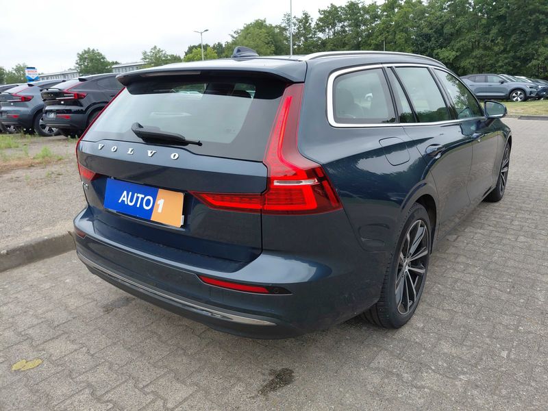 Volvo V60 2.0 T6 Recharge Plug-in Hybrid Core AWD — zdjęcie 5