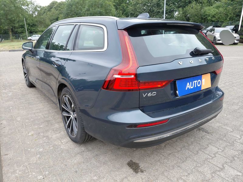 Volvo V60 2.0 T6 Recharge Plug-in Hybrid Core AWD — zdjęcie 3