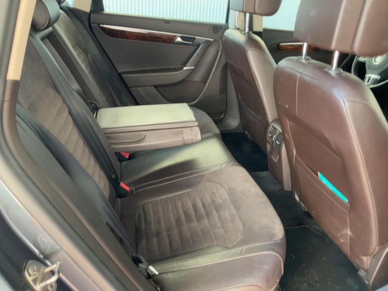 Volkswagen Passat 2.0 TDI Highline BlueMotion Tech 2012 – снимка 19