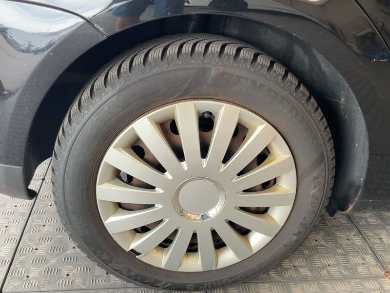 Volkswagen Touran 2.0 TDI Highline 2010 – снимка 9