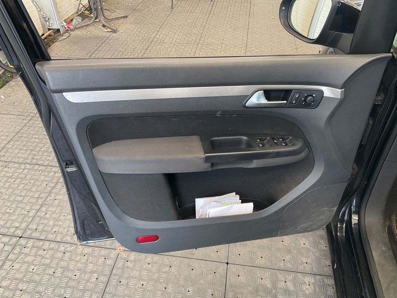 Volkswagen Touran 2.0 TDI Highline 2010 – снимка 45