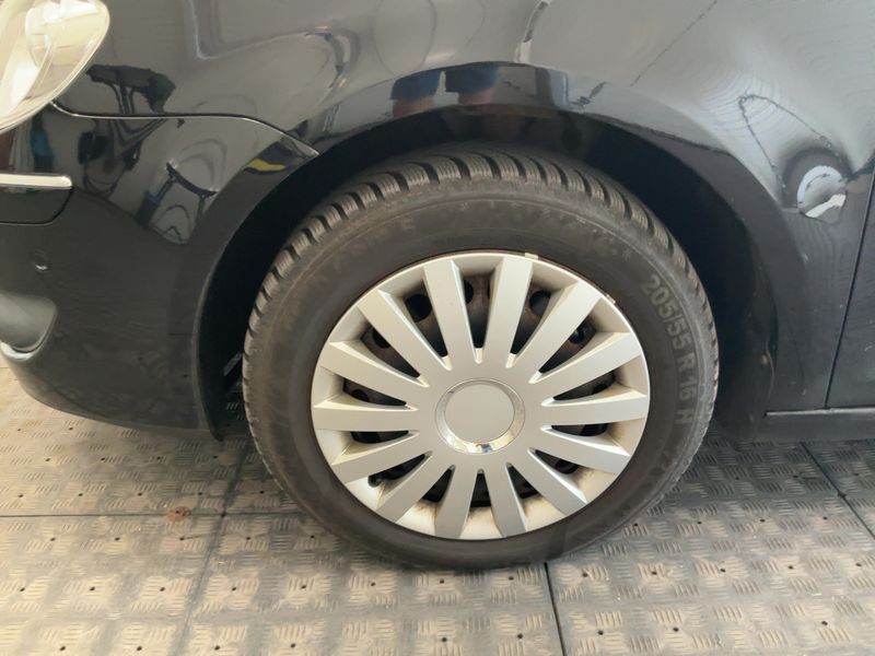 Volkswagen Touran 2.0 TDI Highline 2010 – снимка 3