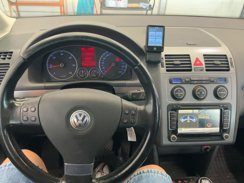Volkswagen Touran 2.0 TDI Highline 2010 – снимка 18