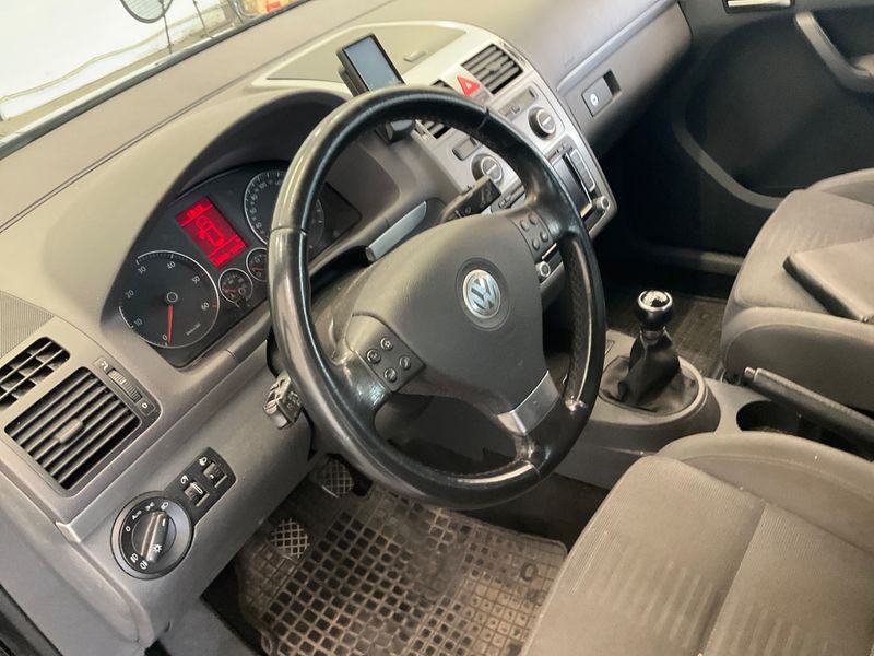 Volkswagen Touran 2.0 TDI Highline 2010 – снимка 47