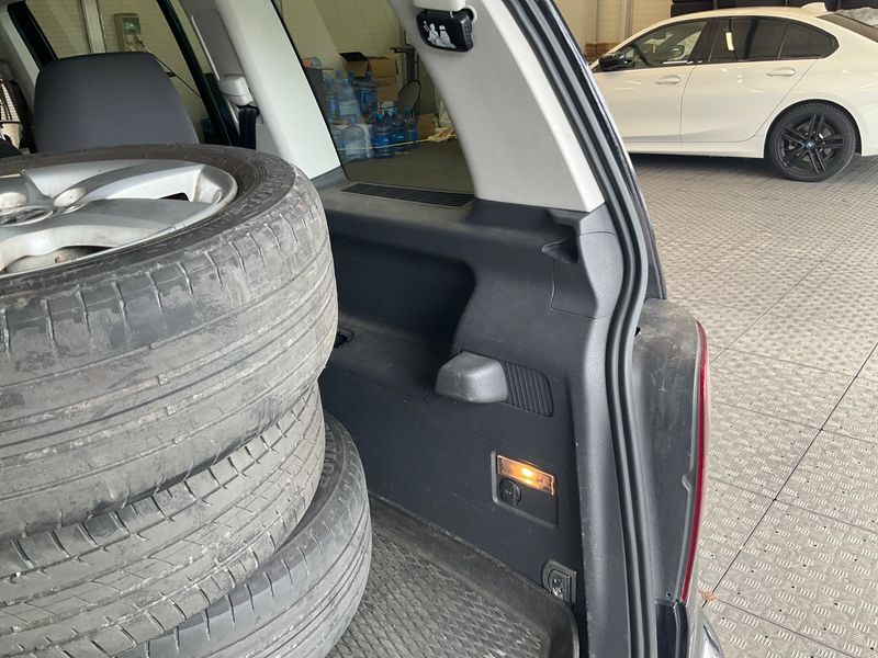 Volkswagen Touran 2.0 TDI Highline 2010 – снимка 35