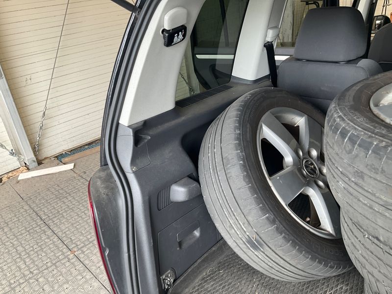 Volkswagen Touran 2.0 TDI Highline 2010 – снимка 38