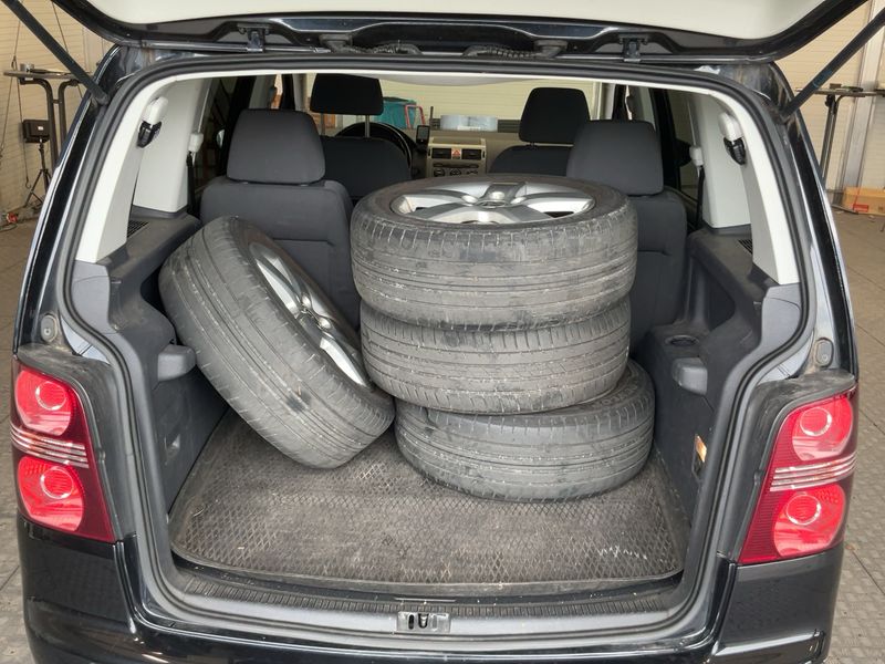 Volkswagen Touran 2.0 TDI Highline 2010 – снимка 16