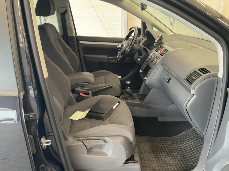Volkswagen Touran 2.0 TDI Highline 2010 – снимка 17