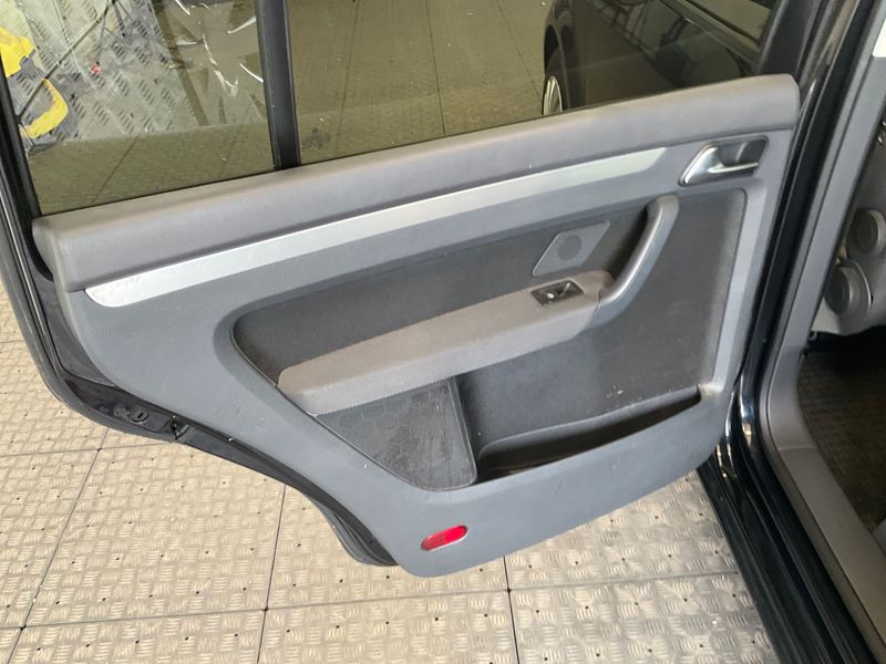 Volkswagen Touran 2.0 TDI Highline 2010 – снимка 44