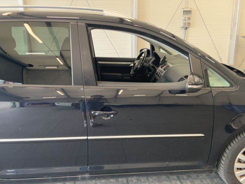Volkswagen Touran 2.0 TDI Highline 2010 – снимка 10