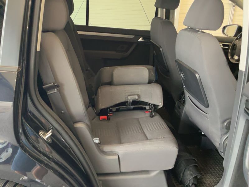 Volkswagen Touran 2.0 TDI Highline 2010 – снимка 20