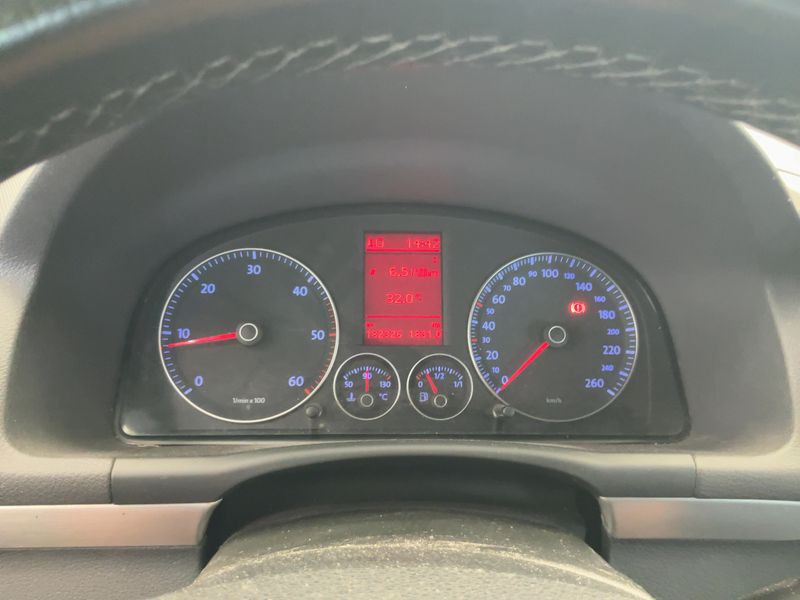 Volkswagen Touran 2.0 TDI Highline 2010 – снимка 19