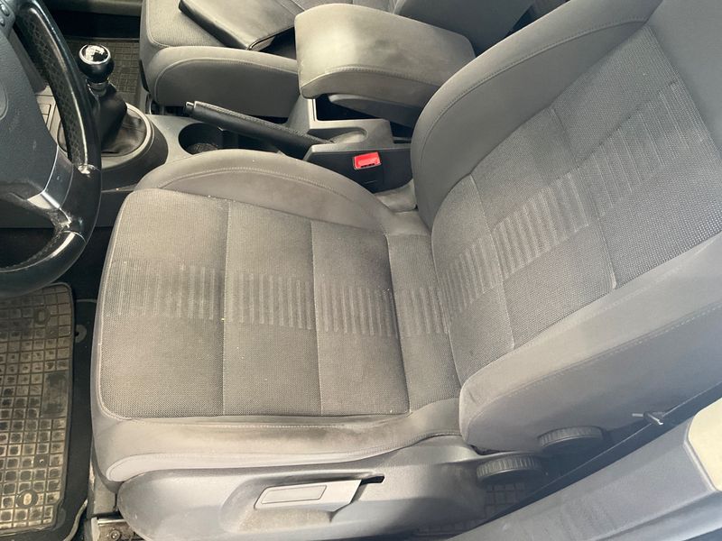 Volkswagen Touran 2.0 TDI Highline 2010 – снимка 46