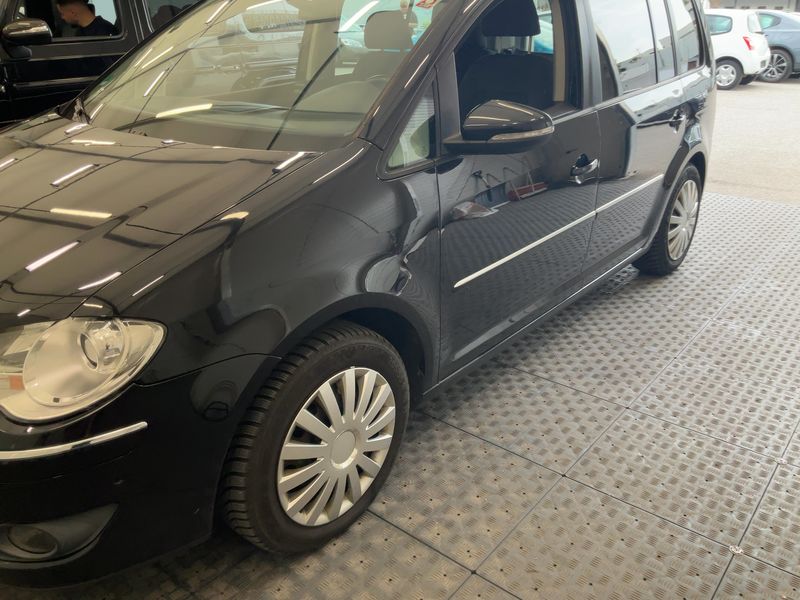 Volkswagen Touran 2.0 TDI Highline 2010 – снимка 2
