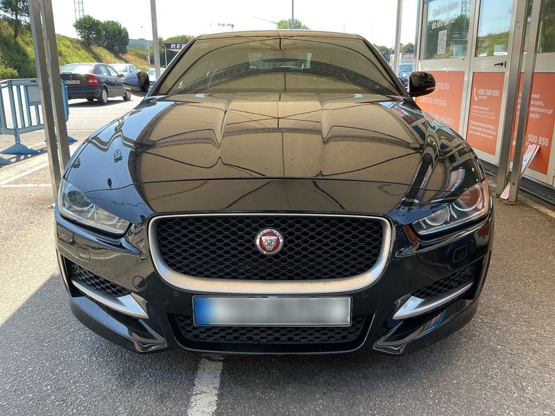 Jaguar XE 20d R-Sport — zdjęcie 9