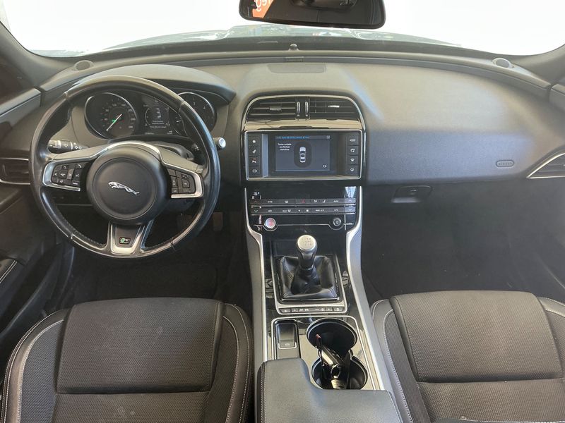 Jaguar XE 20d R-Sport — zdjęcie 12