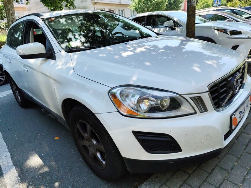 Volvo XC60 2.0 DRIVe Kinetic — zdjęcie 6