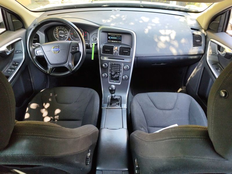Volvo XC60 2.0 DRIVe Kinetic — zdjęcie 11