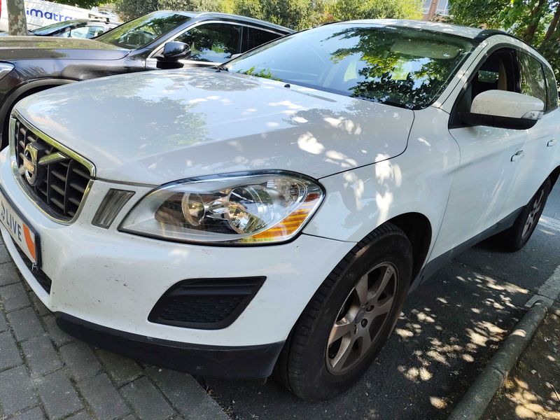 Volvo XC60 2.0 DRIVe Kinetic — zdjęcie 2
