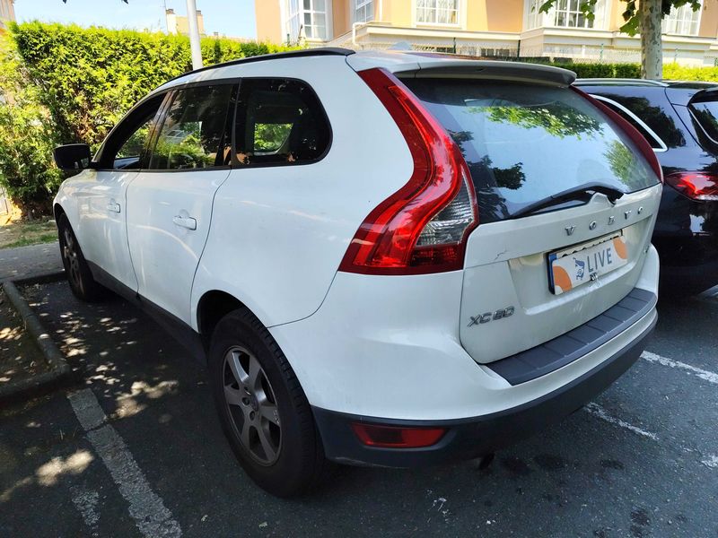 Volvo XC60 2.0 DRIVe Kinetic — zdjęcie 3